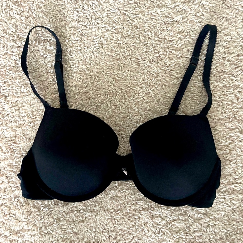 Black push-up bra